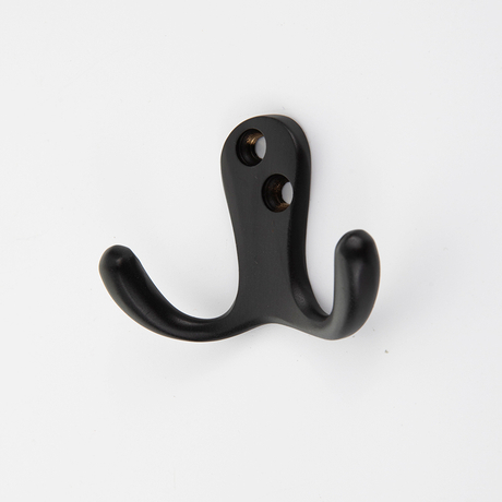 Gancho de baño de latón montado en la pared